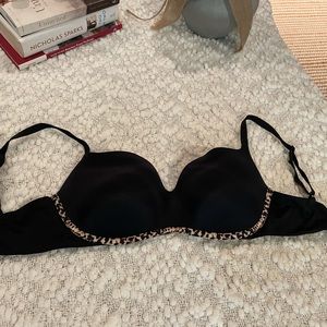 Victoria’s Secret Balconet Push Up Bra Size 32DD Like New Black/Cheetah